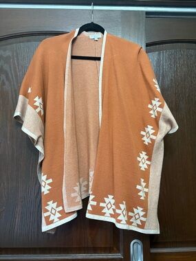 Open-Front Women’s Sweater Poncho in Rust and Cream